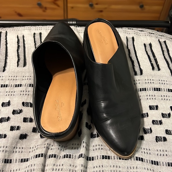 Universal Thread Booties - Picture 4 of 4